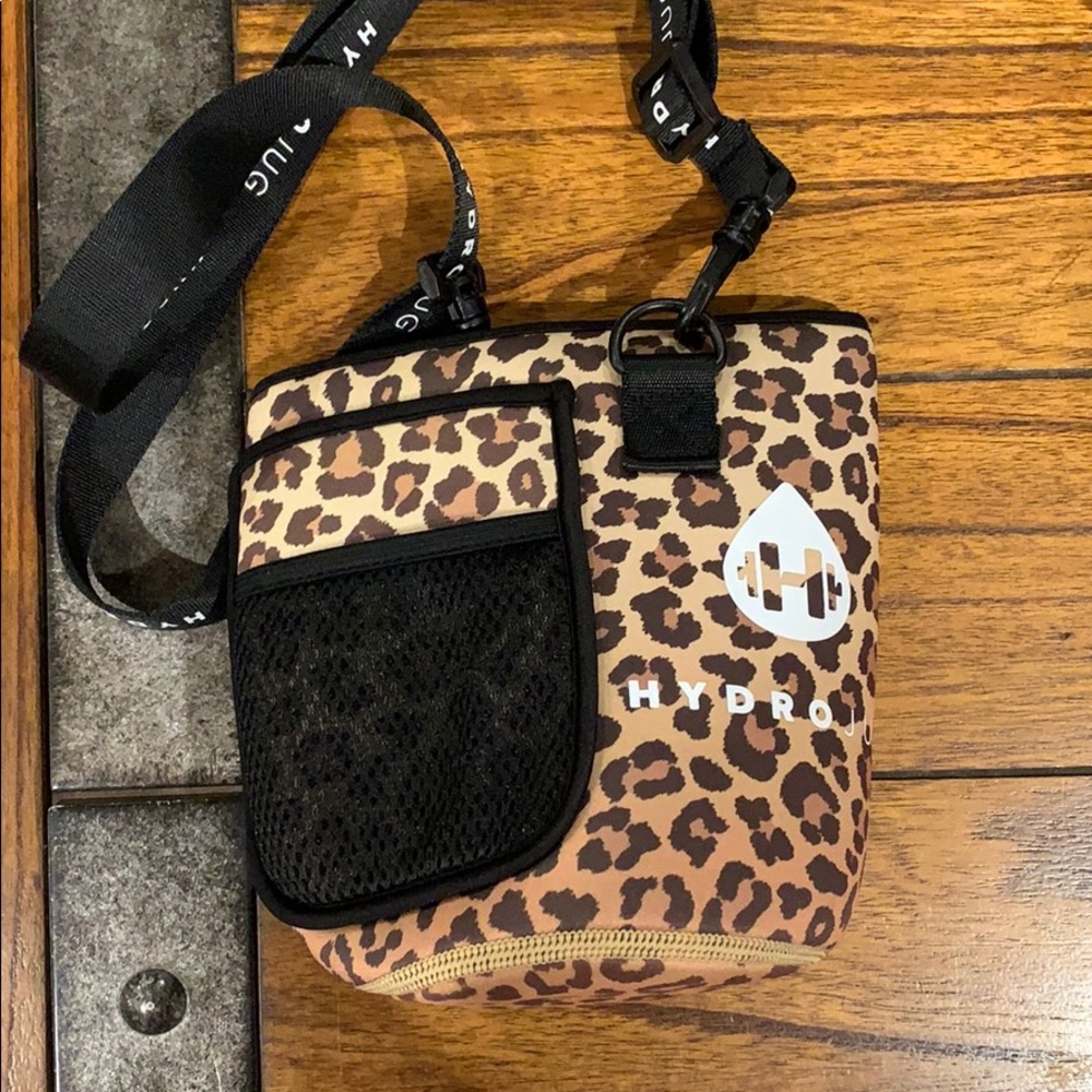 Hydrojug leopard sleeve